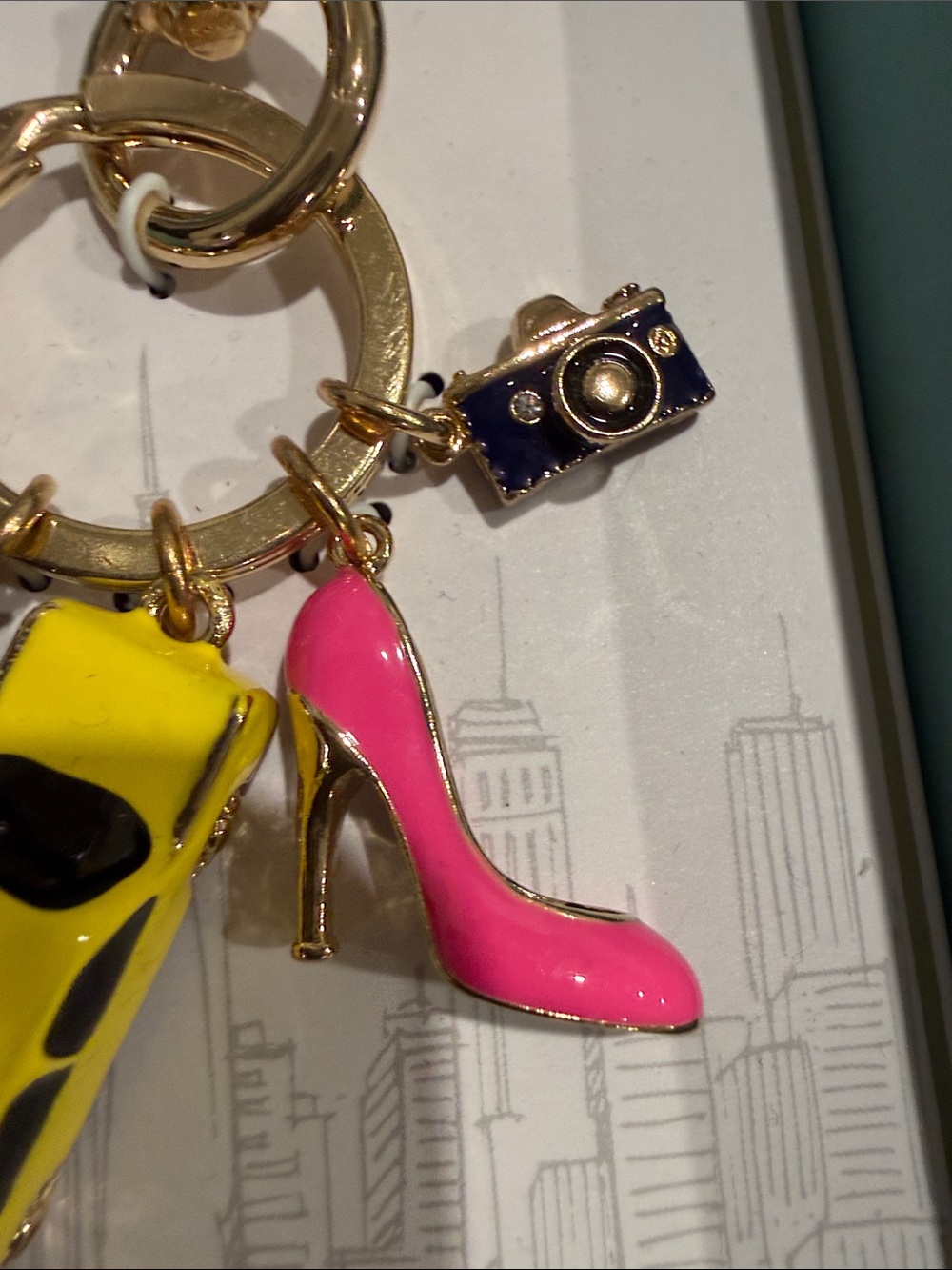 New York Charm Keyring with Pink Pump, Yellow Taxi Stone Purse &Multicolor Icons - Picture 3 of 10